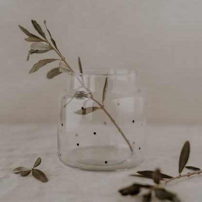 Vase aus Glas mit Punkten